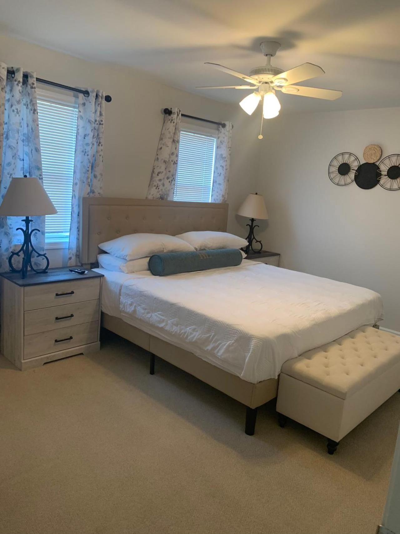 Holiday home School Village Walk-in Shower And Jetted Tub *
