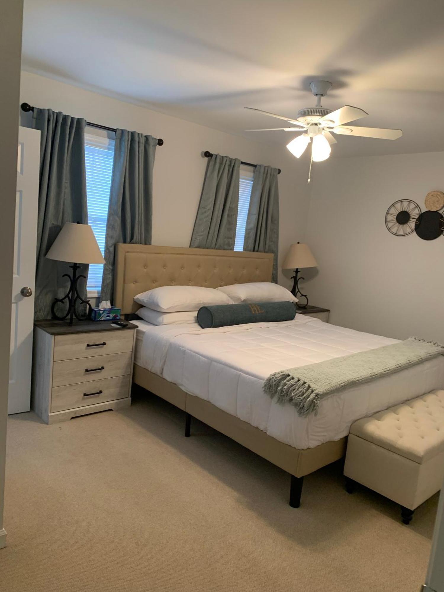 School Village Walk-in Shower And Jetted Tub Holiday home Elizabethtown