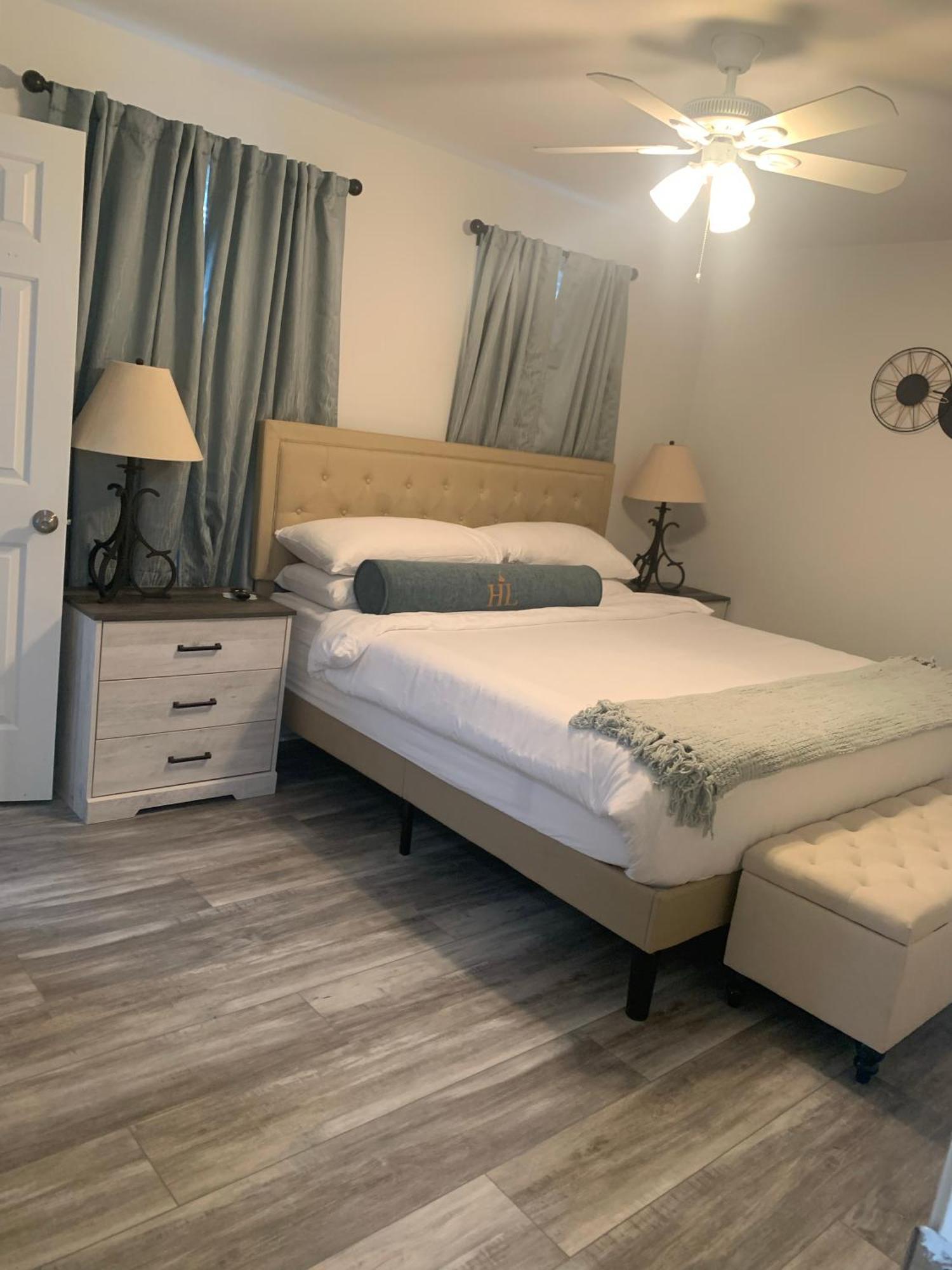School Village Walk-in Shower And Jetted Tub Holiday home
