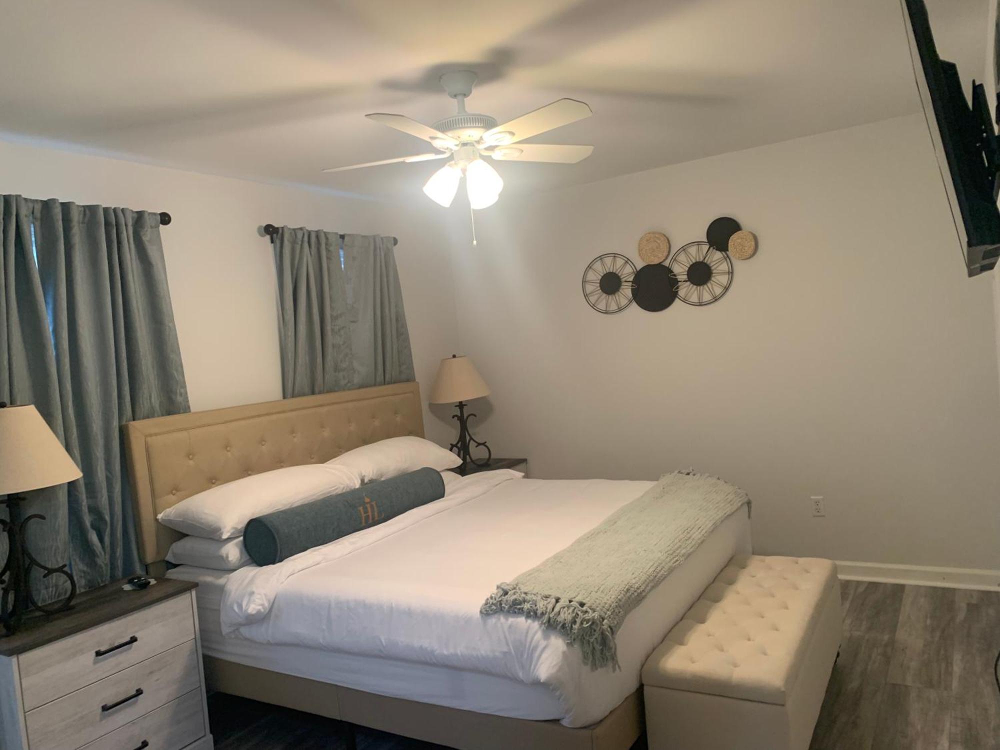 School Village Walk-in Shower And Jetted Tub Holiday home Elizabethtown