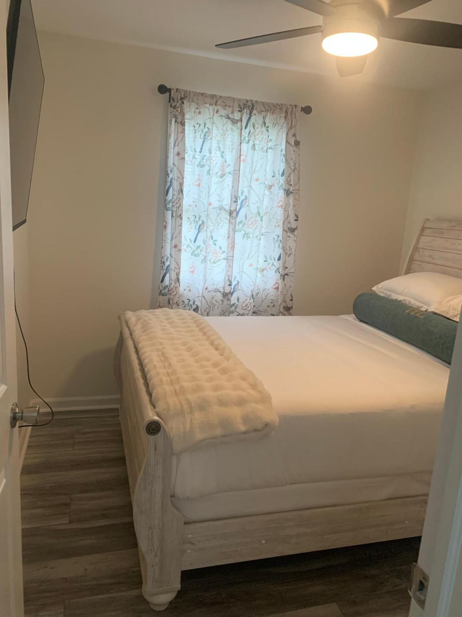 Holiday home School Village Walk-in Shower And Jetted Tub *